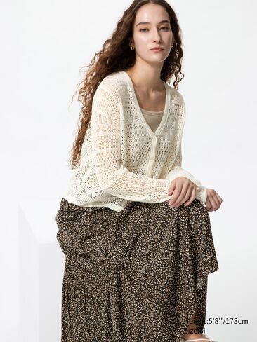 Uniqlo الكروشيه سترة الخامس الرقبة in Saudi Arabia
