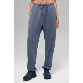 Alo Yoga Chill Vintage Wash Sweatpant - Bluestone Wash in Kuwait