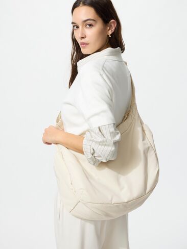 Uniqlo Puffy Shoulder Bag in Saudi Arabia