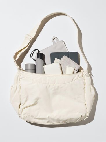 Uniqlo Puffy Shoulder Bag in Saudi Arabia