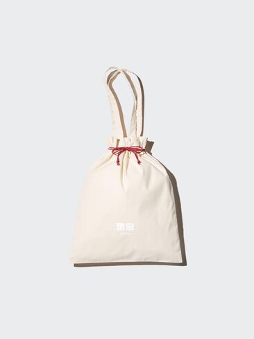Uniqlo Gift Bag in Saudi Arabia