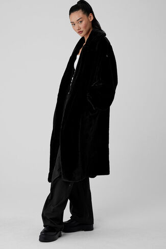 Alo Yoga Oversized Faux Fur Trench - Black in Saudi Arabia