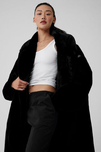 Alo Yoga Oversized Faux Fur Trench - Black in Saudi Arabia
