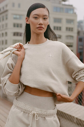 Alo Yoga Accolade Crew Neck Pullover - Oatmeal Heather in Saudi Arabia