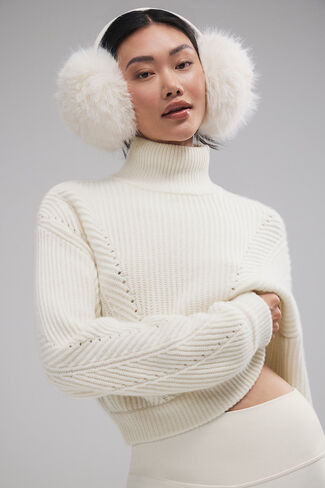 Alo Yoga Winter Magic Cashmere Turtleneck - Ivory in Saudi Arabia