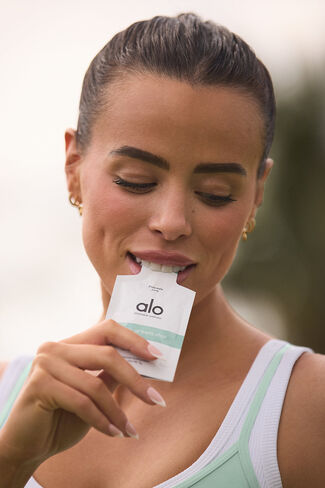 Alo Yoga Greens Shot - 30 Pack - No Color / 30 Pack in Saudi Arabia