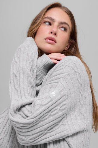 سترة Alo Yoga Cable Knit Winter Bliss - رمادي رياضي منقط in Saudi Arabia