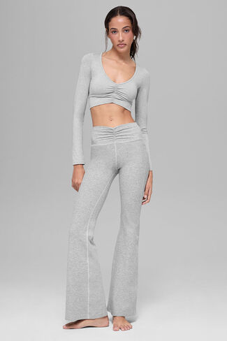 حمالة صدر Alo Yoga Alosoft Intuition بأكمام طويلة - رمادي رياضي منقط in Kuwait