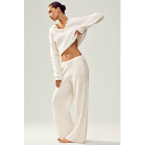 Alo Yoga Cashmere High-Waist Northstar Straight Leg Pant - Ivory in Kuwait