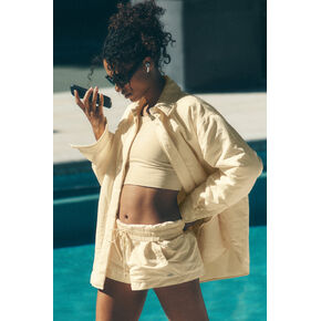 Alo Yoga Socialite Shacket - Candlelight Yellow in Kuwait