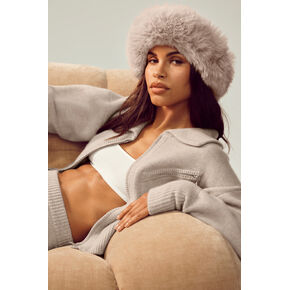 Alo Yoga Courchevel Cashmere Faux Fur Beanie - Oat Heather - Oat Heather / One Size in Kuwait