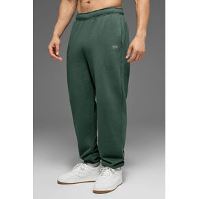 Alo Yoga Accolade Sweatpant - Clover Green in Saudi Arabia