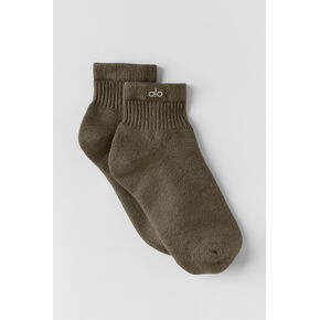 Alo Yoga Quarter Crew Street Sock - Olive Tree in Kuwait