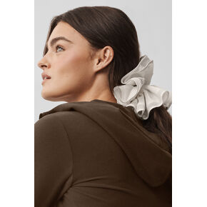 Alo Yoga Mesh Sweet Nothing Oversize Scrunchie - Ivory - Ivory / One Size in Kuwait