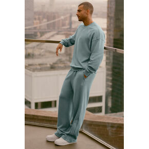 Alo Yoga Field Sweatpant - Desert Sage in Kuwait