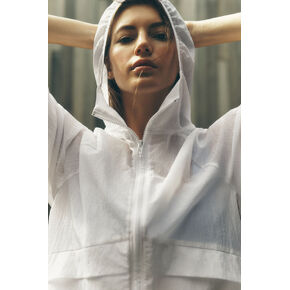 Alo Yoga Ripstop Electric Jacket - White in Kuwait