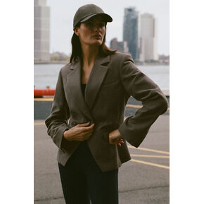 Alo Yoga Cinch Blazer - Olive Tree in Kuwait