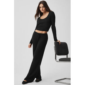 Alo Yoga Sweater Knit Mid-Rise Unwind Wide Leg Pant - Black in Kuwait