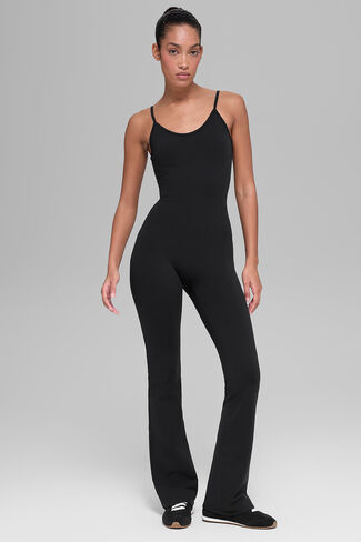 قطعة واحدة من Alo Yoga Airbrush Bootcut One وDone - أسود in Kuwait