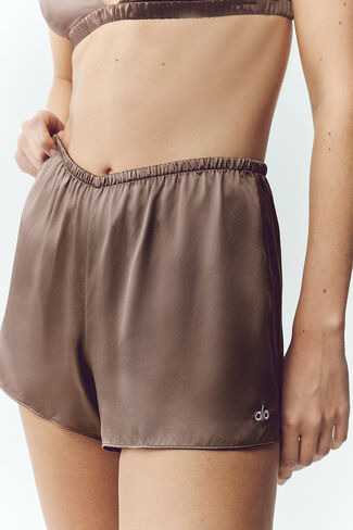 Alo Yoga Silk Luminous Short - Alpine Cocoa in Saudi Arabia