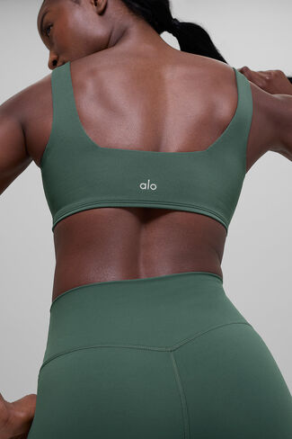 Alo Yoga ALO Softsculpt Precision Bra - Clover Green in Saudi Arabia