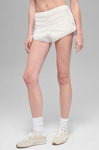 Alo Yoga Polar Fleece Retreat Short - Ivory in Saudi Arabia