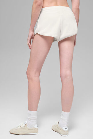 Alo Yoga Polar Fleece Retreat Short - Ivory in Saudi Arabia