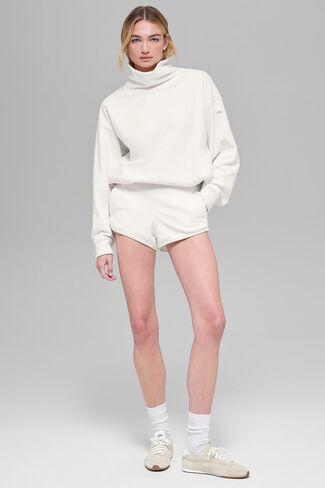 Alo Yoga Polar Fleece Retreat Short - Ivory in Saudi Arabia