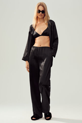 Alo Yoga Silk Luminous Pant (Regular) - Black in Saudi Arabia