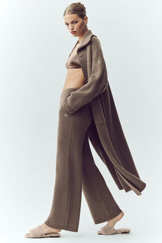 بنطال Alo Yoga Cashmere عالي الخصر ذو ساق مستقيمة من Northstar - جبال الألب كاكاو هيذر in Saudi Arabia