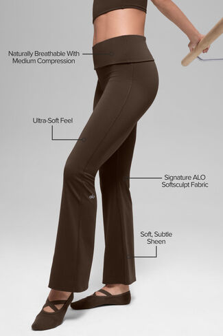 Alo Yoga ALO Softculpt 7/8 Foldover Flare Legging - إسبرسو in Saudi Arabia