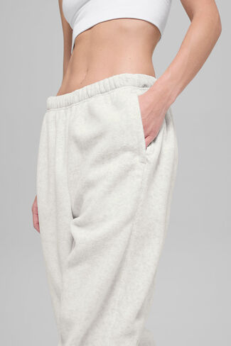 بنطلون رياضي Alo Yoga Polar Fleece عالي الخصر - أبيض رمادي منقط in Kuwait