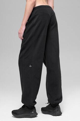Alo Yoga Polar Fleece High-Waist Retreat Jogger - Black in Saudi Arabia
