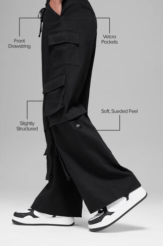 Alo Yoga Mid-Rise Scout Cargo Pant - Black in Saudi Arabia
