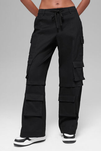 Alo Yoga Mid-Rise Scout Cargo Pant - Black in Saudi Arabia