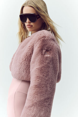 Alo Yoga Faux Fur Chic Cropped Jacket - Pink Champagne in Kuwait