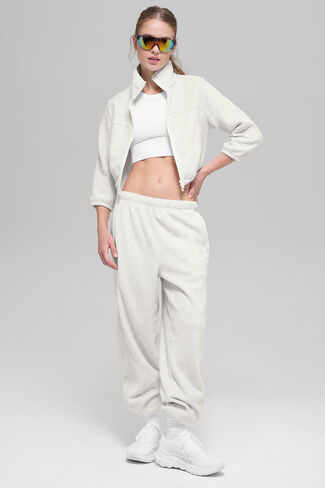 جاكيت قصير من Alo Yoga Polar Fleece Retreat - أبيض رمادي منقط in Kuwait