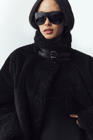 Alo Yoga Sherpa Fireside Bomber - Black in Saudi Arabia