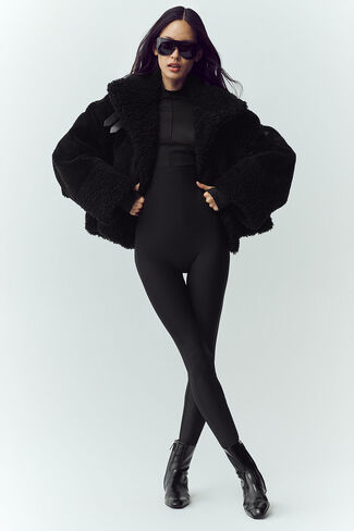 Alo Yoga Sherpa Fireside Bomber - Black in Saudi Arabia