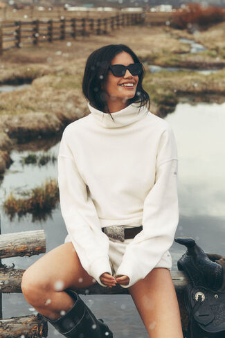 Alo Yoga Polar Fleece Hazy Pullover - Ivory in Saudi Arabia
