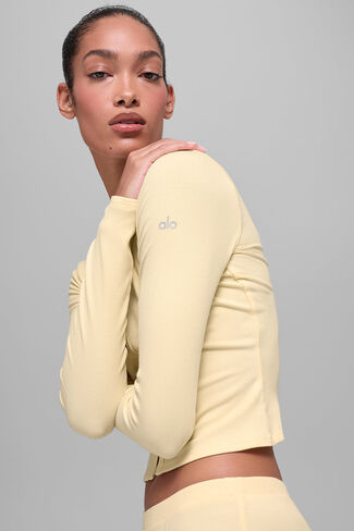 Alo Yoga Dreamlight Long Sleeve Top - Candlelight Yellow in Saudi Arabia