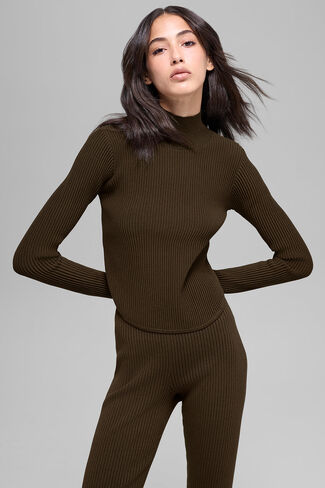 Alo Yoga Denim Knit بأكمام طويلة بدون ظهر - إسبرسو/أسود in Kuwait