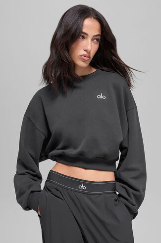 Alo Yoga Cropped Accolade Crewneck - Anthracite in Kuwait