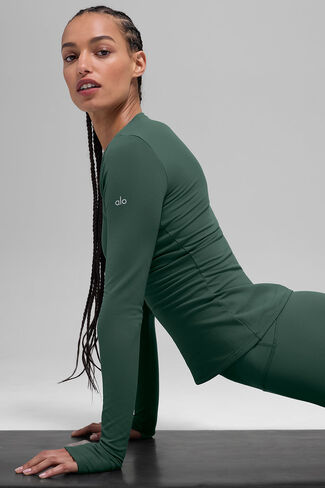 Alo Yoga Airbrush Winter Warm Nocturne Long Sleeve - Clover Green in Saudi Arabia