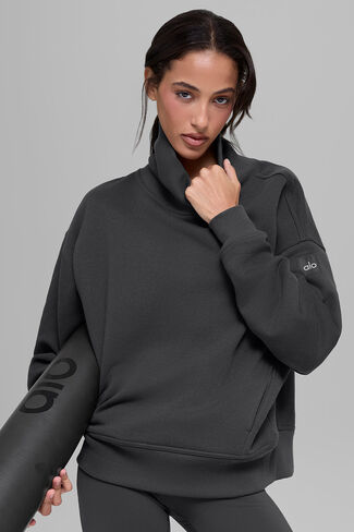 بلوفر Alo Yoga Hazy Mock Neck - أنثراسايت in Kuwait