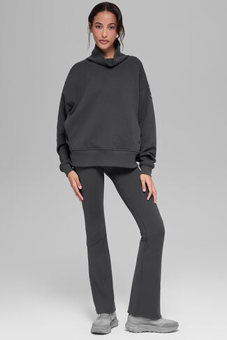 بلوفر Alo Yoga Hazy Mock Neck - أنثراسايت in Kuwait