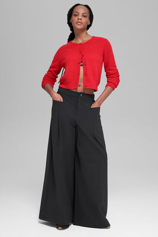 Alo Yoga Snuggle Up Sweater Cropped Cardigan - Bright Red in Saudi Arabia
