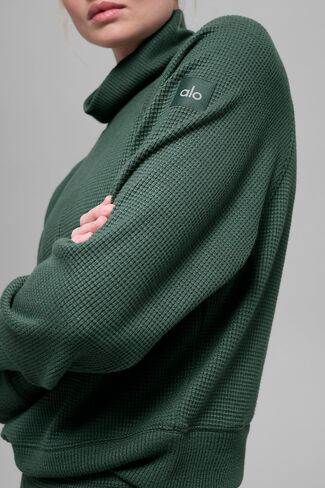 Alo Yoga Waffle Weekend Escape Mock Neck Long Sleeve - Clover Green in Kuwait