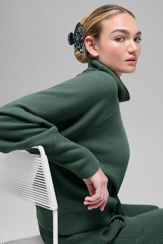 Alo Yoga Waffle Weekend Escape Mock Neck Long Sleeve - Clover Green in Kuwait