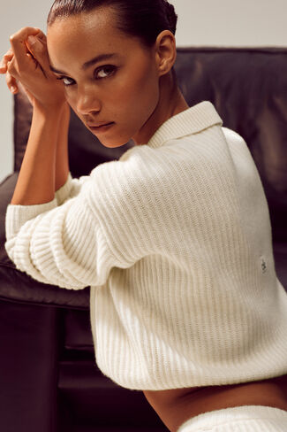 Alo Yoga Cashmere Northstar Polo - Ivory in Saudi Arabia